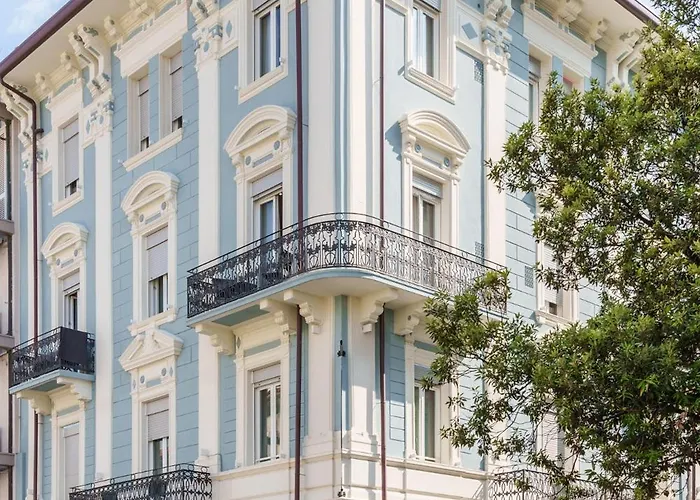VI Suites