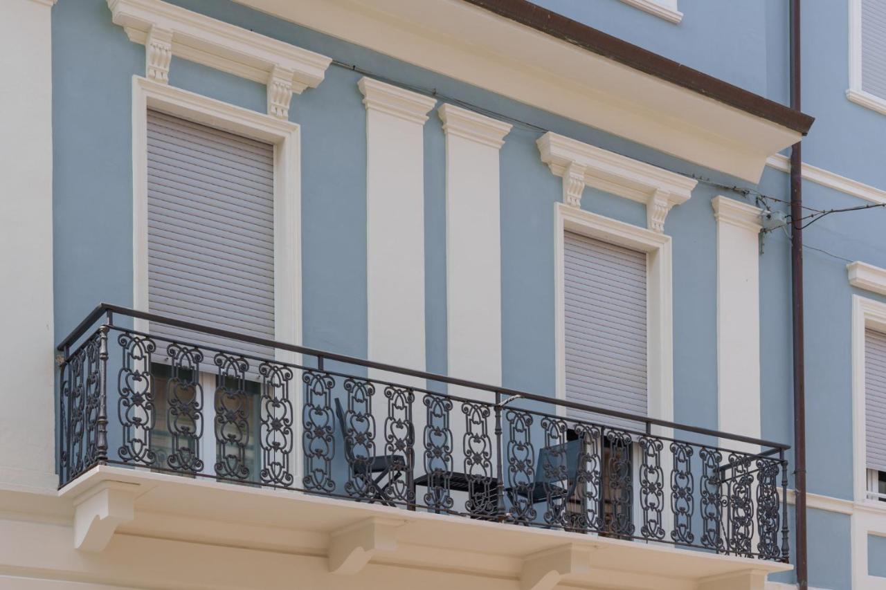 Vi * Viareggio